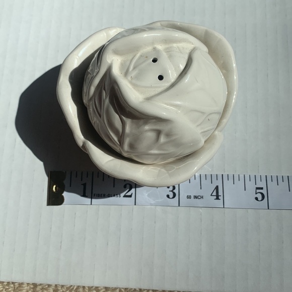 J. Willfred Cabbage Two piece Salt and Pepper Shaker Set Cream - Picture 5 of 5